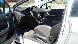 Beschädigte Peugeot 308 peugeot-308-06