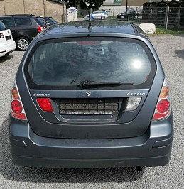 Beschädigte Suzuki Liana suzuki-liana-03