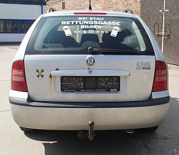 Beschädigte Skoda Oktavia skoda-oktavia-03