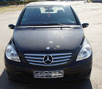 Beschädigte Mercedes B 150 Benzin gallery banner image