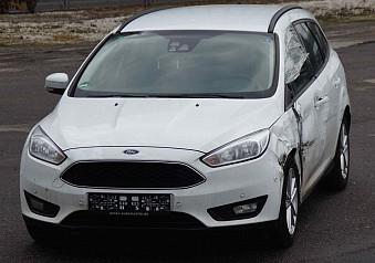 Beschädigte Ford Focus III gallery banner image