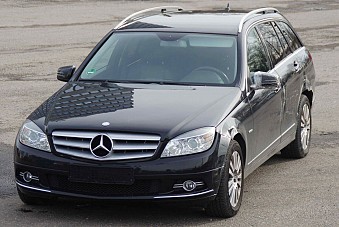 Beschädigte Mercedes C220 Kompressor gallery banner image